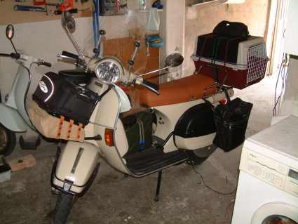 vespa pk pronta per partire verso l' austria